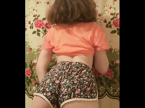 ❤️ Babe żagħżugħa sexy tqaxxir ix-xorts tagħha fuq il-kamera Porn biss fil-porn mt.appassistance.ru ☑